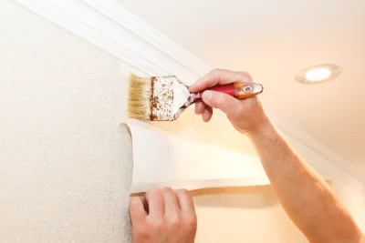 Pose de papier peint à Bernes-sur-Oise — revêtements muraux et toiles de verre